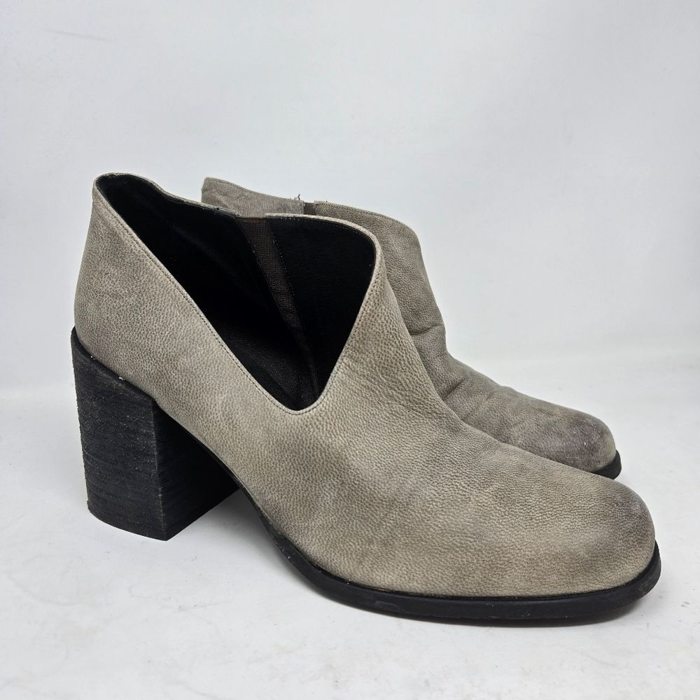 FREE PEOPLE Terrah Grey Leather Cut Out Pull On Ankle Booties Boots Size 39 | 9